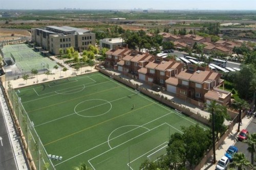 Caxton College